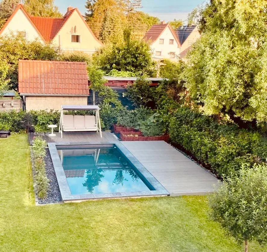 Terrassenbau und Poolumrandung